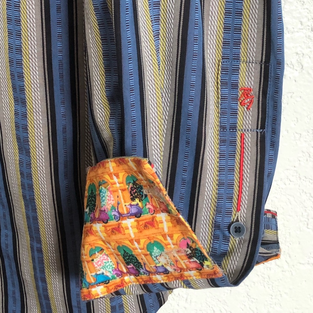 Robert Graham flip cuff button up shirt size Med. - Picture 4 of 8
